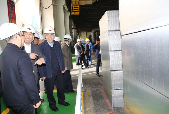 河南省企業(yè)聯(lián)合會、企業(yè)家協(xié)會會長梁鐵山一行到萬基控股集團(tuán)調(diào)研指導(dǎo)工作