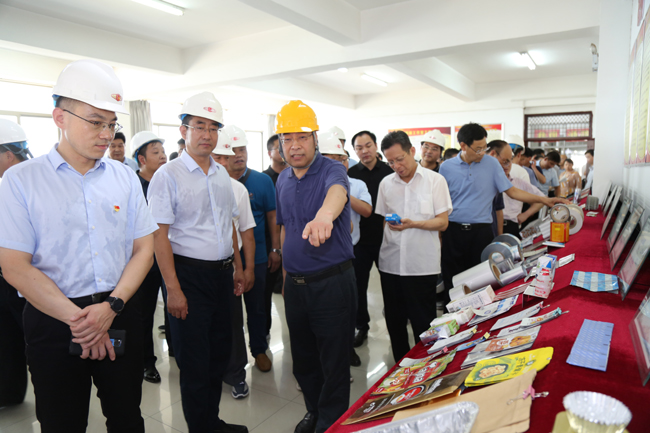 舞鋼市市委副書記、市長朱志騫率隊到洛陽萬基鋁加工有限公司觀摩