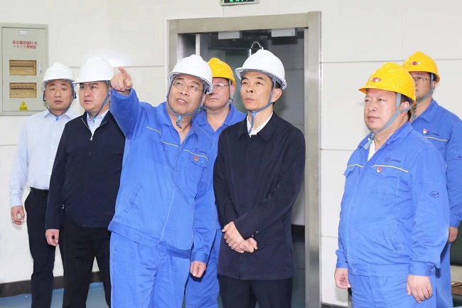 新安縣委副書記、代縣長崔占科到萬基控股集團(tuán)調(diào)研