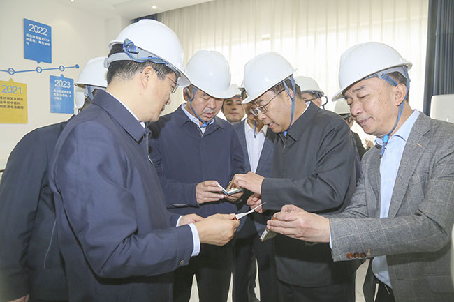 寧夏回族自治區(qū)黨委常委、副主席買彥州一行到萬(wàn)基控股集團(tuán)調(diào)研